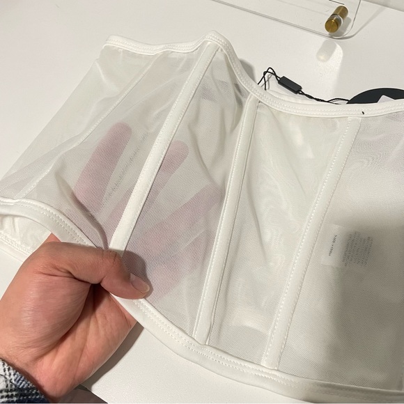White corset mesh - Picture 3 of 6